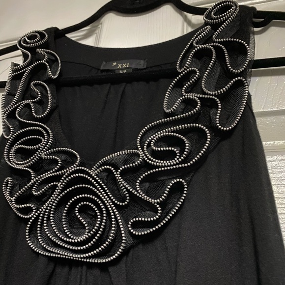 Black dress top - Picture 2 of 3